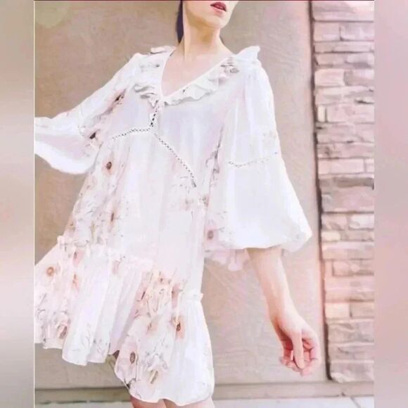 H&M Women's Flounced White Floral Summer Oversized V-Neck Dress EUC sz 8 - Picture 2 of 12